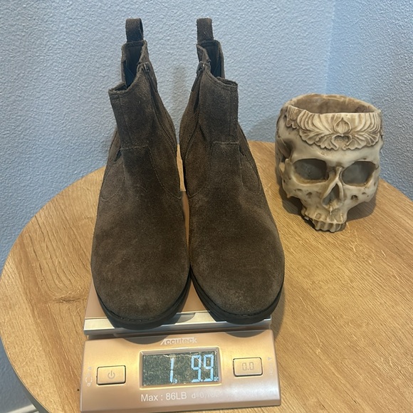 Clark’s Pull-on Suede Chelsea Boot, Size 6.5 - Picture 13 of 13